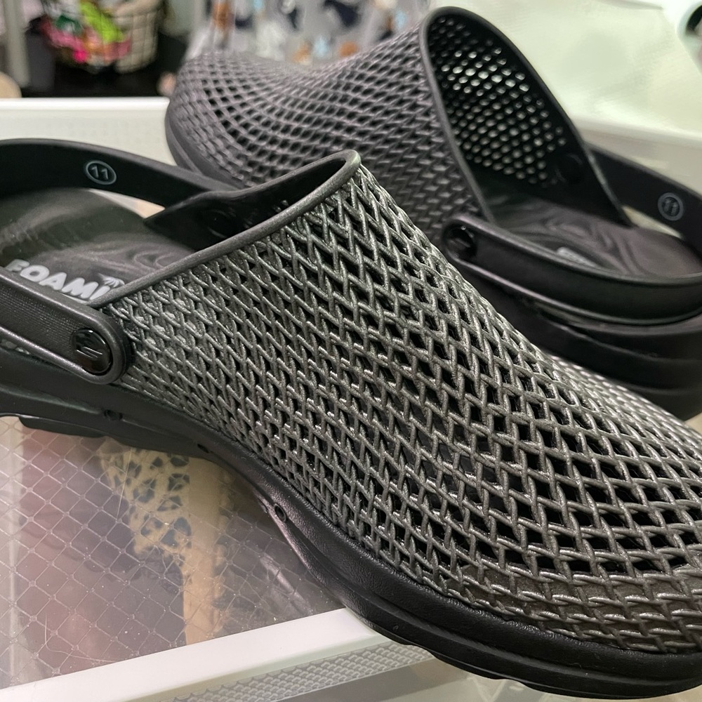 Skechers “foamies” - Picture 2 of 5